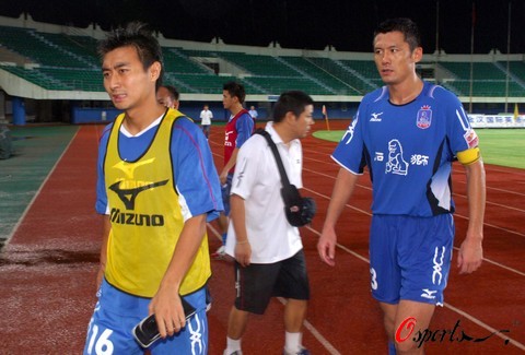 阿坎吉：在学校时发现自己擅长数学；想拥有泽林斯基的技术（阿坎吉：上学时就意识到自己数学很强，也希望拥有泽林斯基的脚下技术）