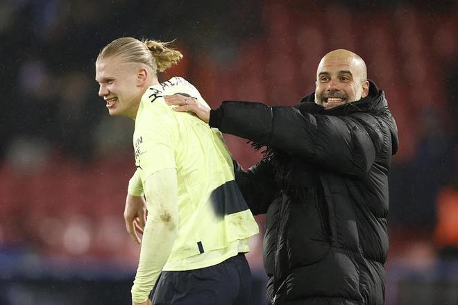 又伤了，对阵柏林联合时帕夫洛维奇的左大腿出现伤病（帕夫洛维奇在对阵柏林联合时左大腿再受伤）