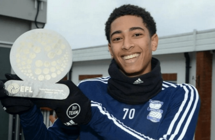 辽宁男篮王哲林末节关键表现（王哲林末节发威撑起辽宁男篮关键时刻）