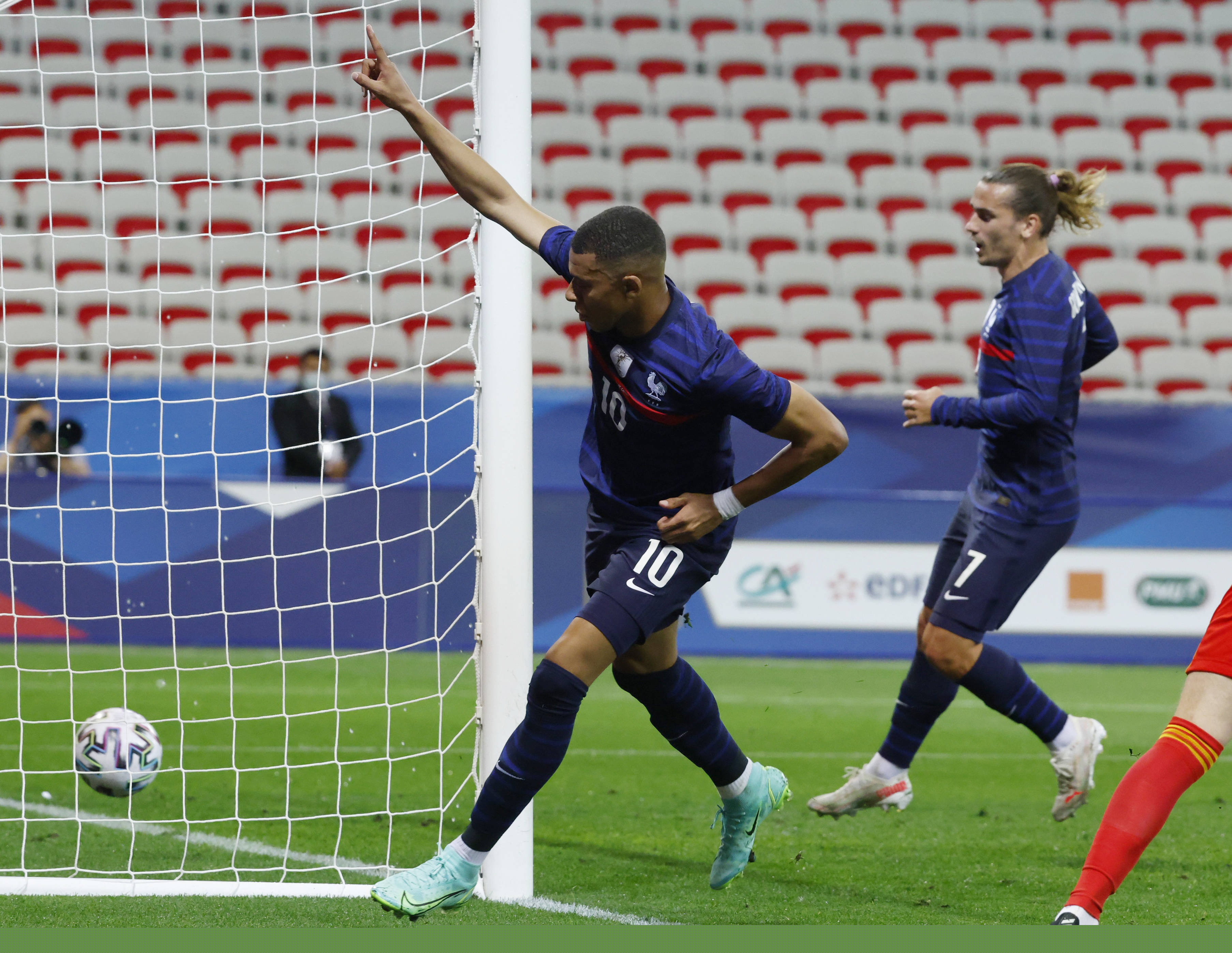 利物浦欧冠小组赛战平国际米兰（利物浦与国际米兰欧冠小组赛握手言和）