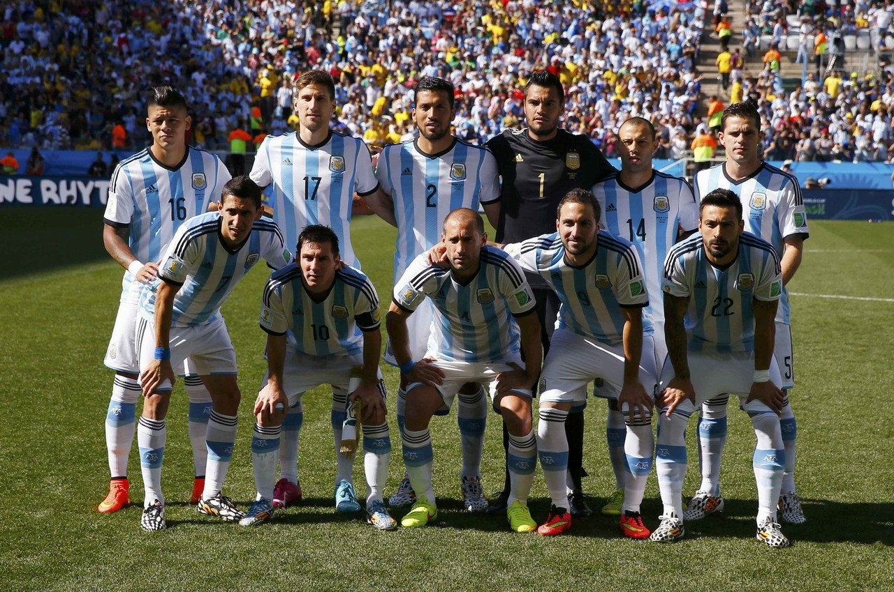 阿圭罗：阿根廷能赢2026世界杯；梅西是巴萨队史最重要的球员（阿圭罗：阿根廷有望夺得2026世界杯，梅西是巴萨队史最关键人物）