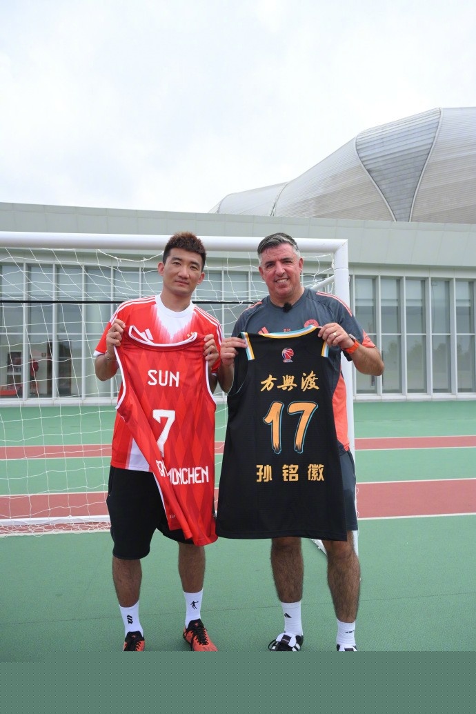 京港体育文化交流座谈会在北京举行，共话两地体育文化交流（京港体育文化交流座谈会在京召开，共商两地体育文化发展）