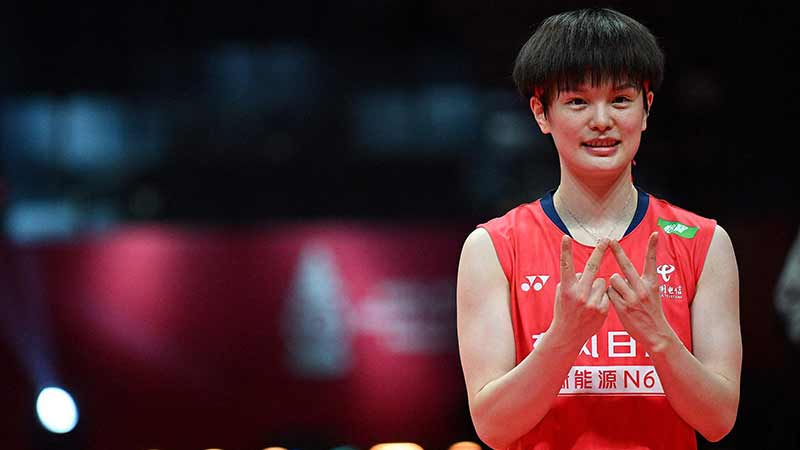 巴萨后防失误不断（巴萨防线频频出错）