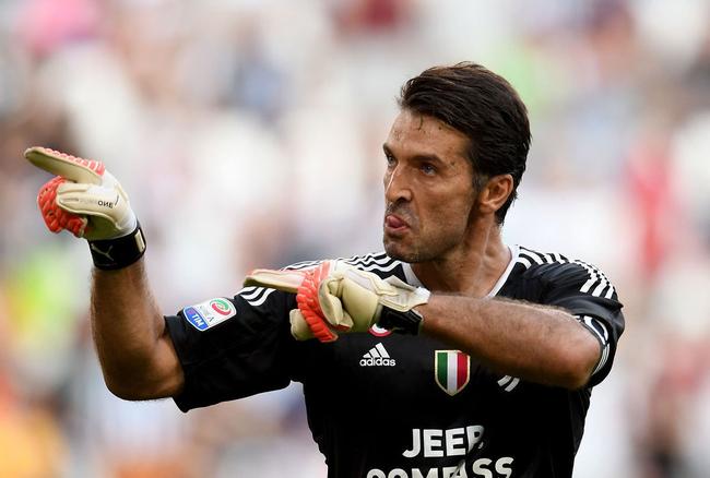 马宁入选2026世界杯候选裁判员培训名单，将经历最后一次考核（马宁入围2026年世界杯候选裁判培训名单，迎来最终考核）